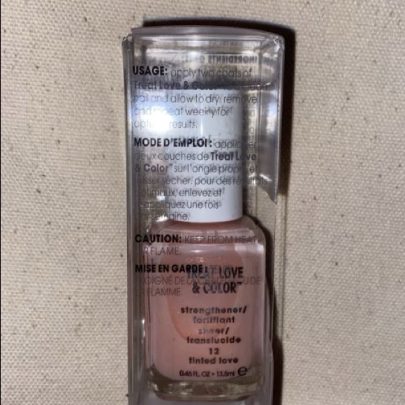 Makeup - Picture 3 of 5